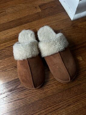 Cozy Shearling-Lined Suede Slipper - Chestnut Brown